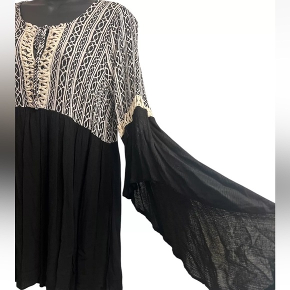 Umgee Black and White Long Lined Tie Top Women's M - Picture 3 of 5